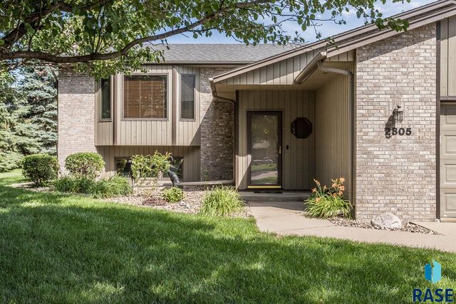 2805 S Whetstone Cir Circle, Sioux Falls, SD 57103