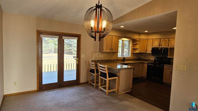 2805 S Whetstone Cir Circle, Sioux Falls, SD 57103