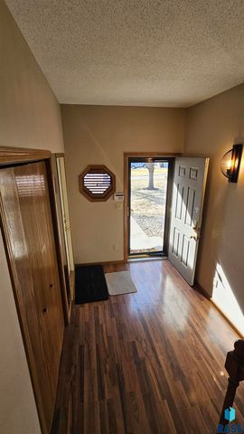 2805 S Whetstone Cir Circle, Sioux Falls, SD 57103