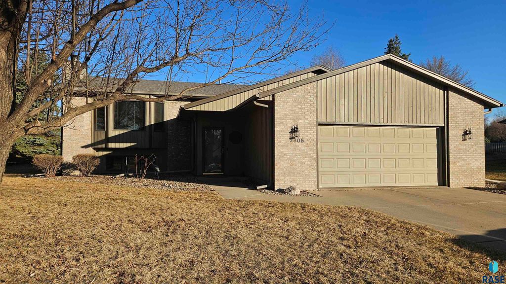 2805 S Whetstone Cir Circle, Sioux Falls, SD 57103