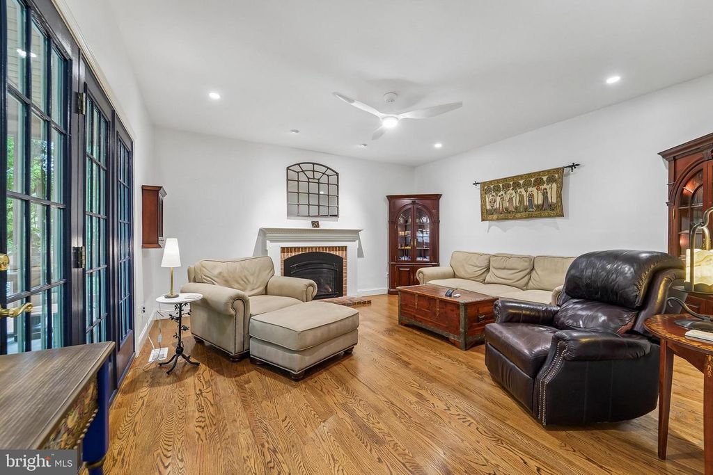 Image 19 of property listing at 18613 MEADOWLAND TER, Olney, MD 20832