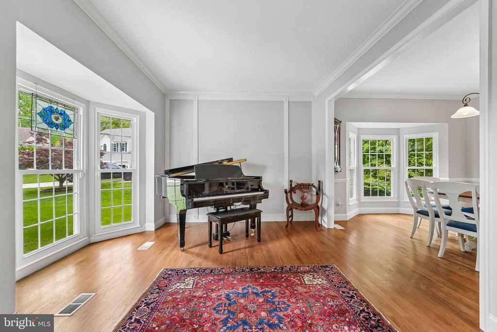 Image 2 of property listing at 18613 MEADOWLAND TER, Olney, MD 20832