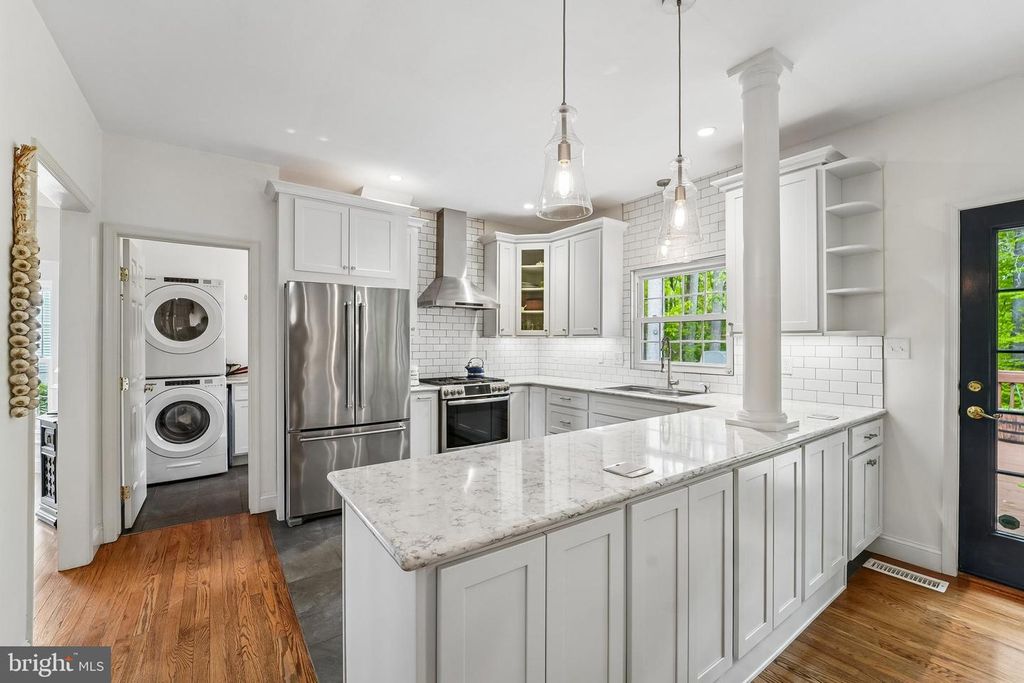 Image 3 of property listing at 18613 MEADOWLAND TER, Olney, MD 20832