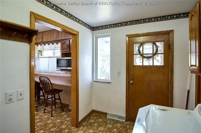 13708 Nancy Avenue, Chesapeake, WV 25315