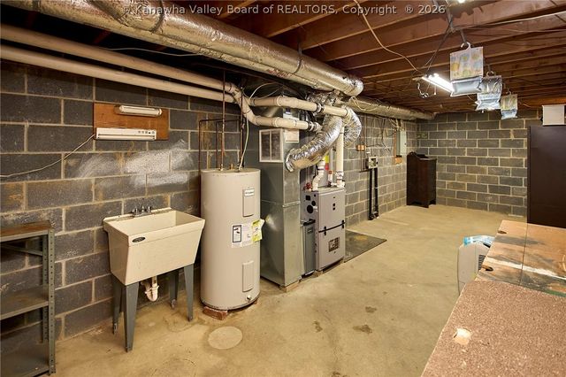13708 Nancy Avenue, Chesapeake, WV 25315