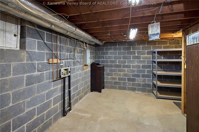 13708 Nancy Avenue, Chesapeake, WV 25315