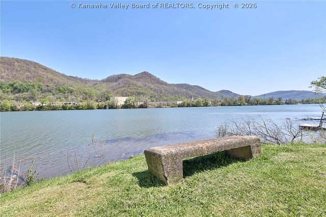 13708 Nancy Avenue, Chesapeake, WV 25315