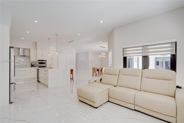2521 SW 105th Avenue, Miami, FL 33165