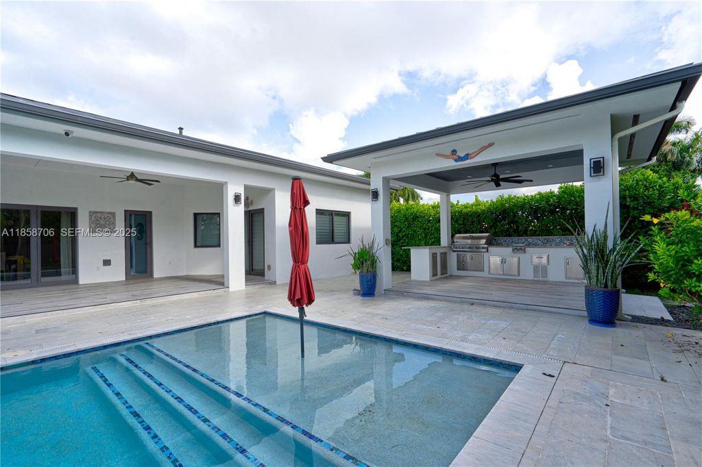 2521 SW 105th Avenue, Miami, FL 33165