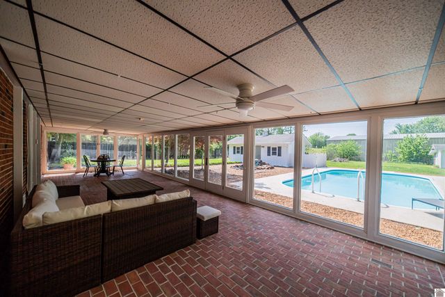 5250 Stevin Dr, Paducah, KY 42001