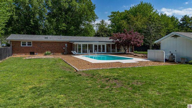 5250 Stevin Dr, Paducah, KY 42001