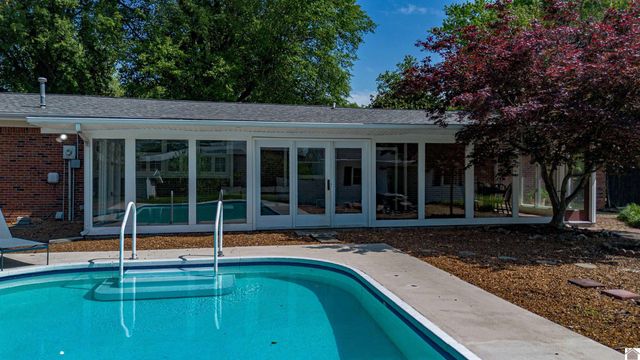 5250 Stevin Dr, Paducah, KY 42001