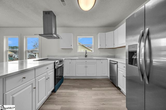 136 Lee Street, Laurens, SC 29360