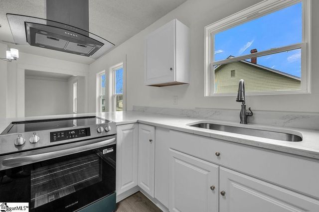 136 Lee Street, Laurens, SC 29360