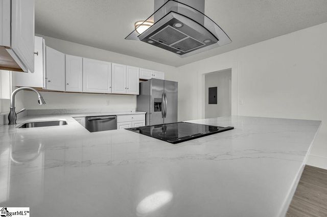 136 Lee Street, Laurens, SC 29360