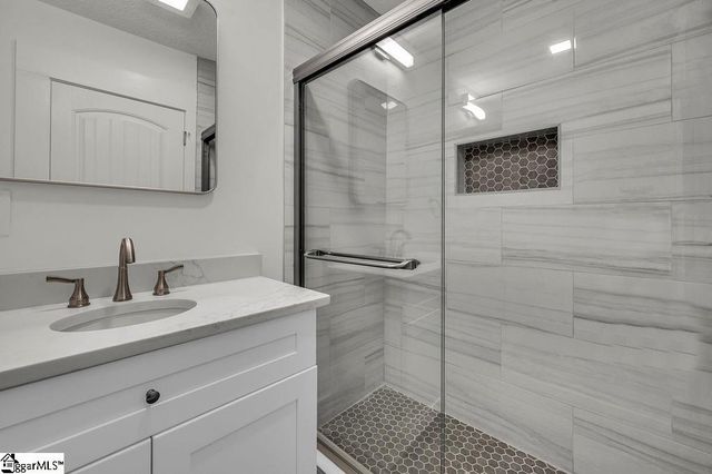 136 Lee Street, Laurens, SC 29360