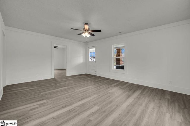 136 Lee Street, Laurens, SC 29360