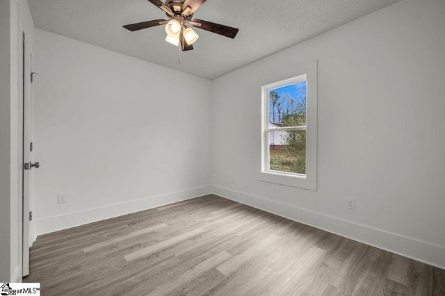 136 Lee Street, Laurens, SC 29360