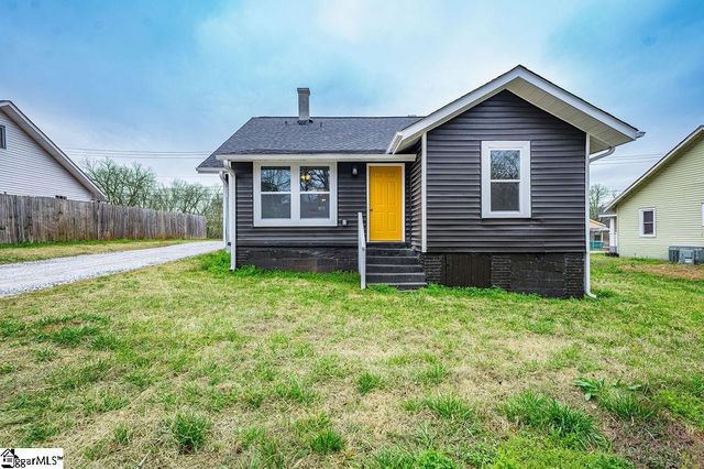 136 Lee Street, Laurens, SC 29360