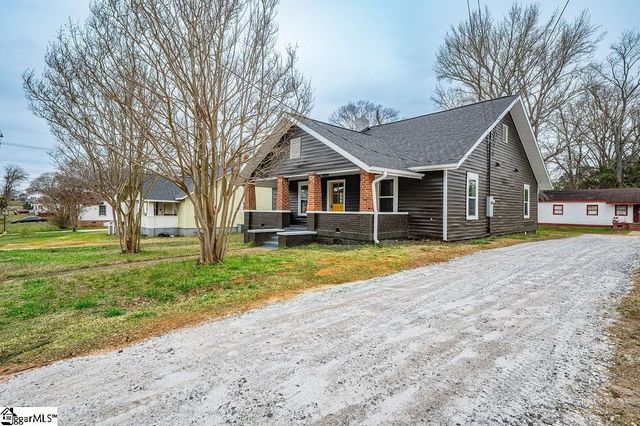 136 Lee Street, Laurens, SC 29360