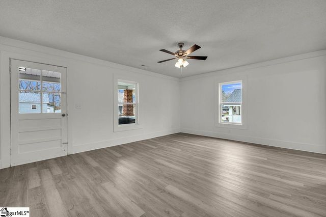 136 Lee Street, Laurens, SC 29360