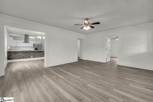 136 Lee Street, Laurens, SC 29360