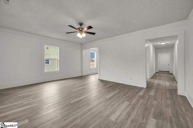 136 Lee Street, Laurens, SC 29360