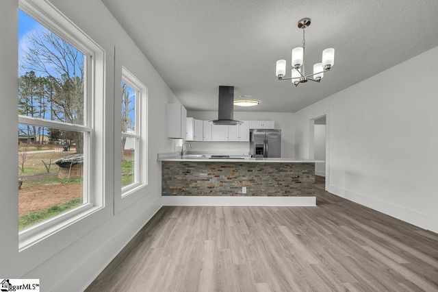 136 Lee Street, Laurens, SC 29360