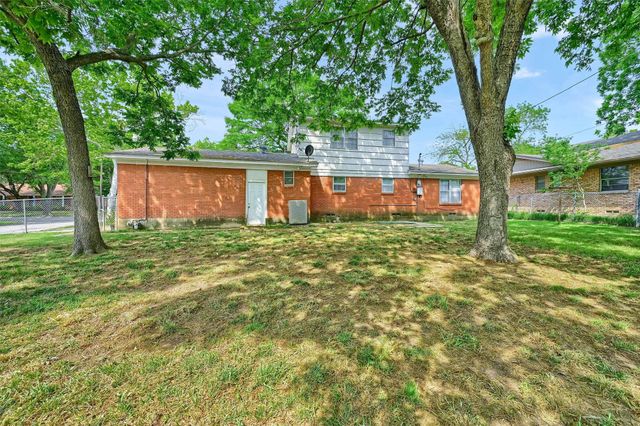 506 Melody Lane, Gainesville, TX 76240