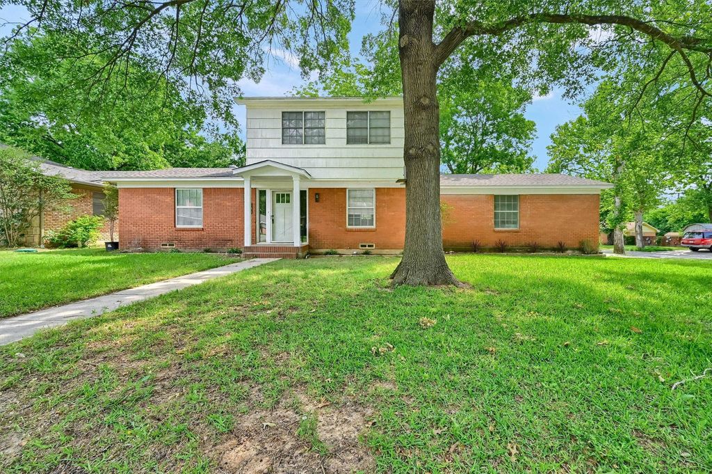 506 Melody Lane, Gainesville, TX 76240