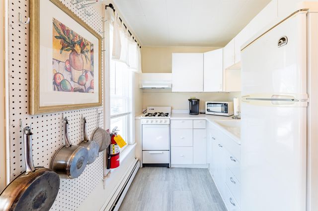 64 State Street, Windsor, VT 05089