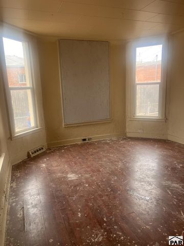 1237 E Abriendo Ave, Pueblo, CO 81004