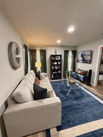 1506 Ruea Avenue, Grand Prairie, TX 75050