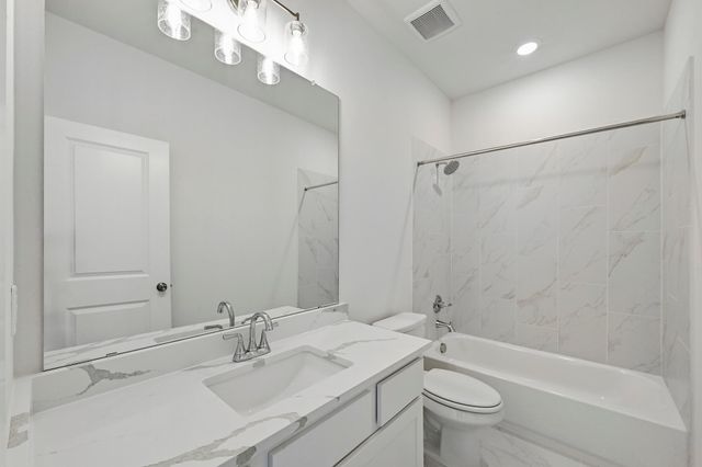 7400 Desert Needle DR, Lago Vista, TX 78645