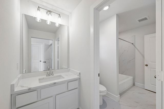 7400 Desert Needle DR, Lago Vista, TX 78645