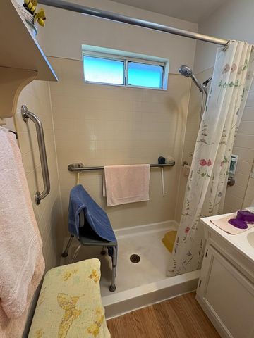 7055 Mccomber St, Sacramento, CA 95828