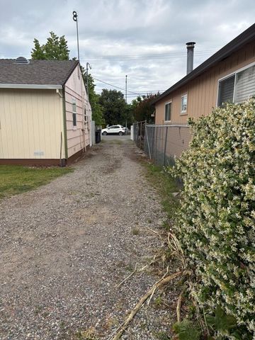 7055 Mccomber St, Sacramento, CA 95828