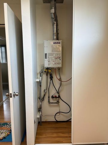 7055 Mccomber St, Sacramento, CA 95828