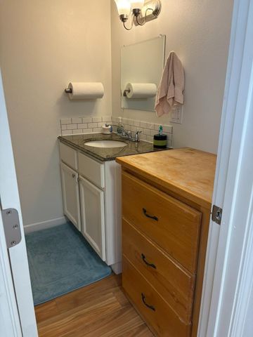 7055 Mccomber St, Sacramento, CA 95828