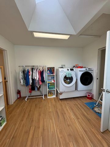 7055 Mccomber St, Sacramento, CA 95828