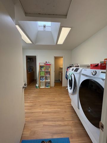 7055 Mccomber St, Sacramento, CA 95828
