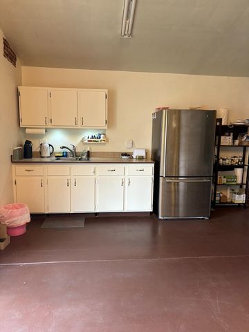 7055 Mccomber St, Sacramento, CA 95828