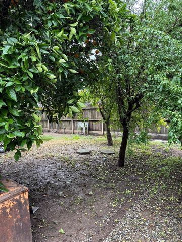 7055 Mccomber St, Sacramento, CA 95828