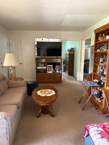 7055 Mccomber St, Sacramento, CA 95828