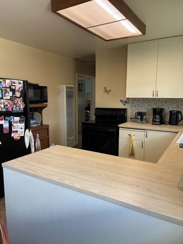 7055 Mccomber St, Sacramento, CA 95828