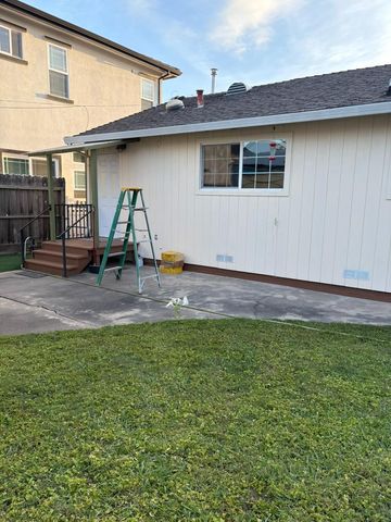 7055 Mccomber St, Sacramento, CA 95828