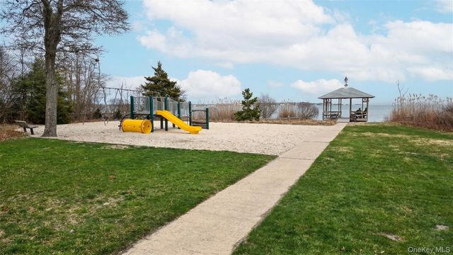 13 Beachland Avenue, East Quogue, NY 11942