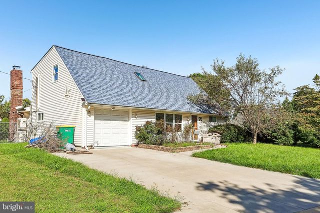 70 VILLAGE LN, Levittown, PA 19054