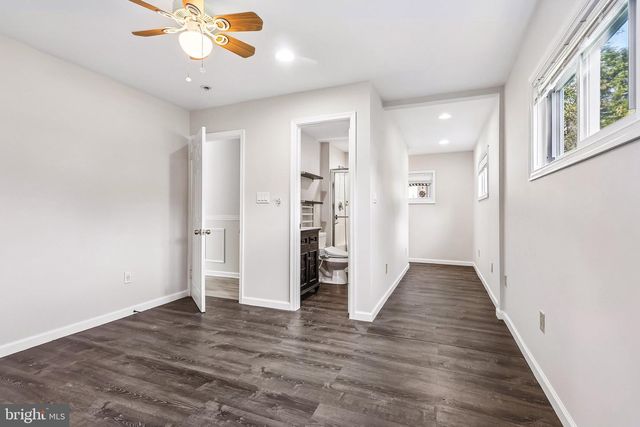 70 VILLAGE LN, Levittown, PA 19054