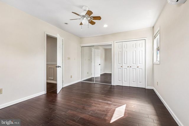 70 VILLAGE LN, Levittown, PA 19054